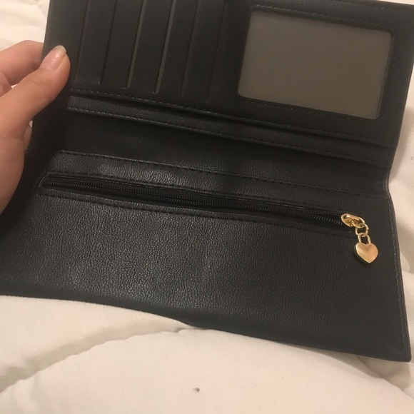 Black mumuso wallet - Picture 4 of 8